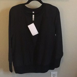 NWT light weight Fabletics top.